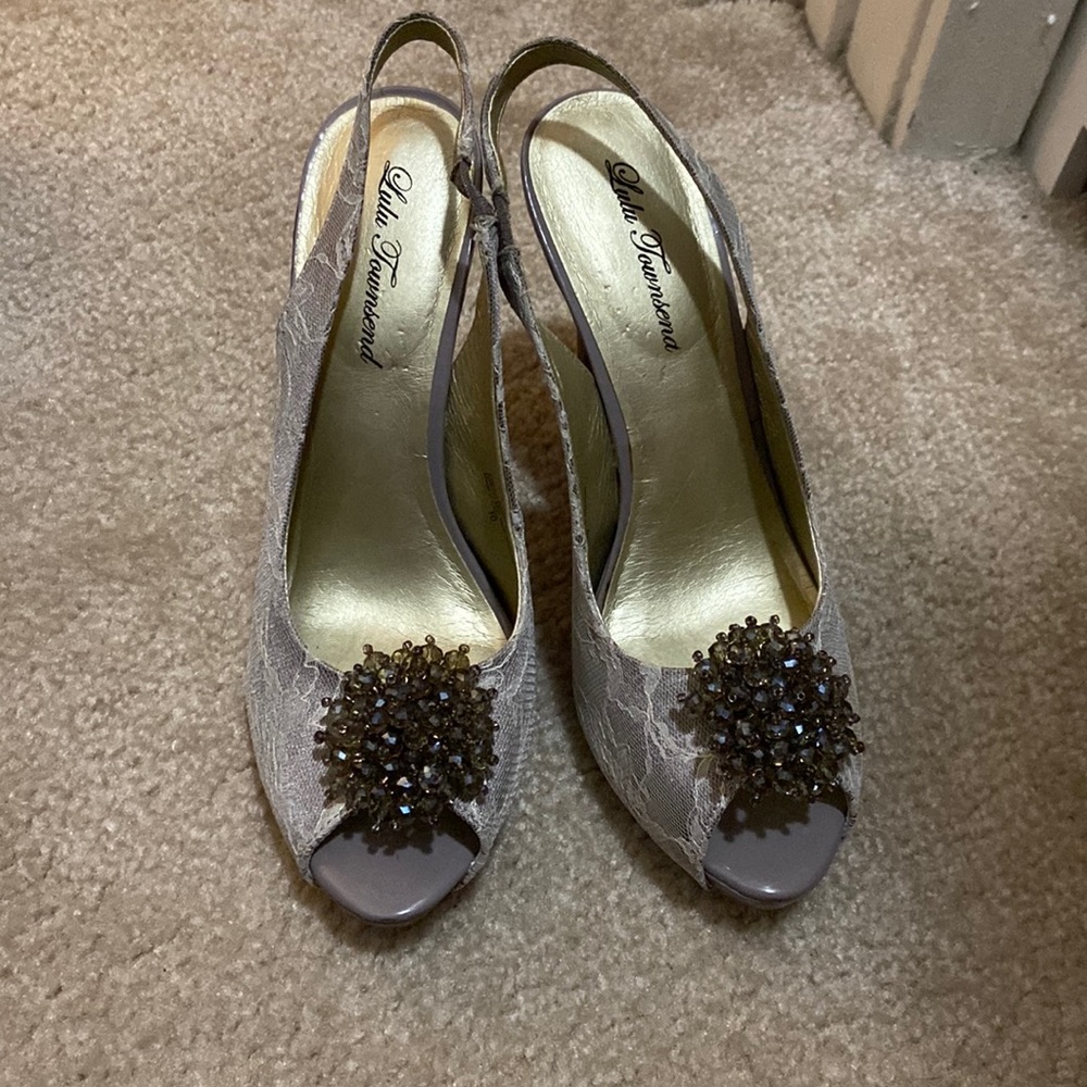 Brand new womens dress shoe no box.